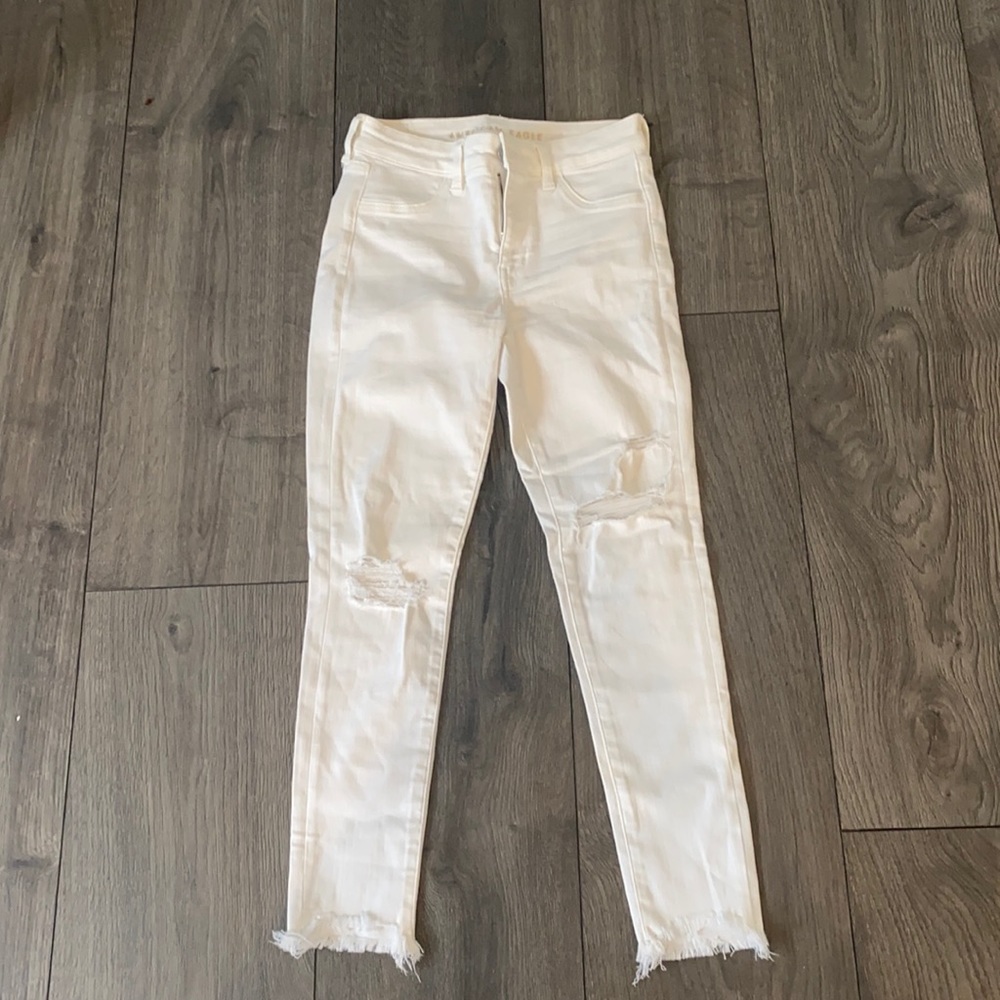 New white slightly ripped pants that stretch !